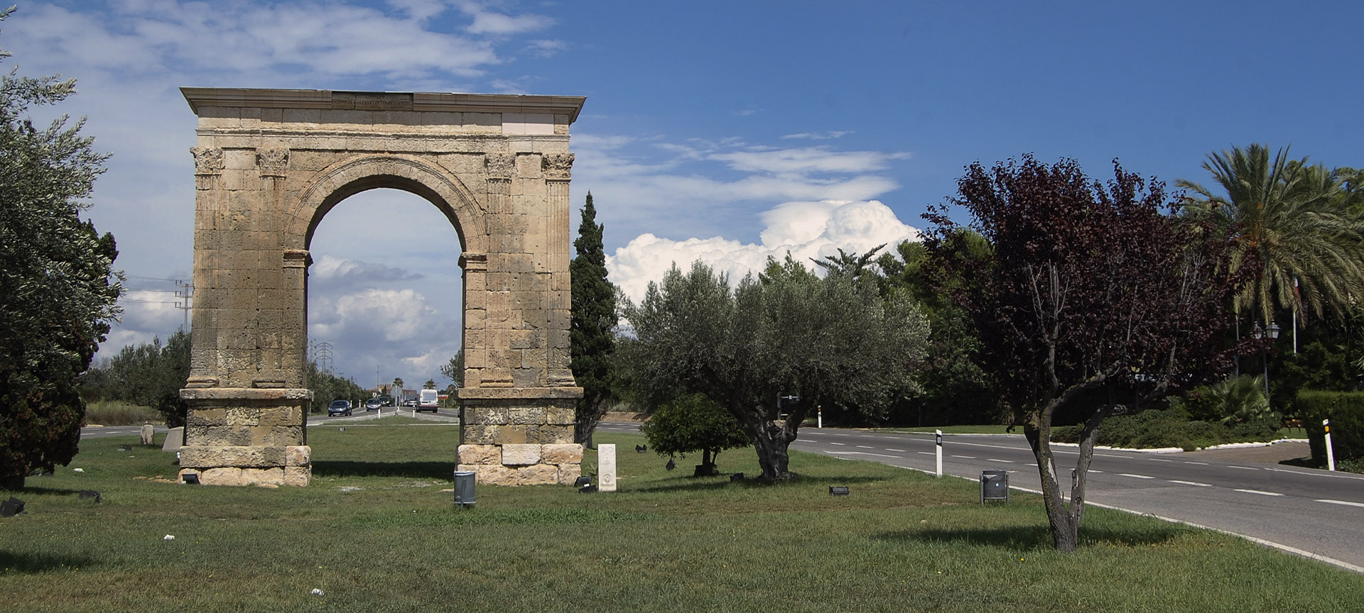 Bará Arch in Roda de Berà (Tarragona, Catalonia) Bará Arch in Roda de Berà (Tarragona, Catalonia)