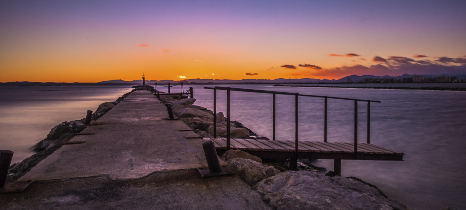 Zachód słońca w Roses, Girona (Katalonia)