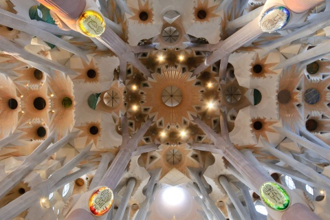 Particolare dell’interno della Sagrada Familia