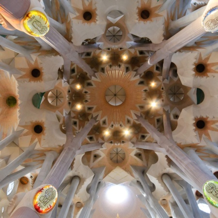 Detalhe do interior da Sagrada Família.