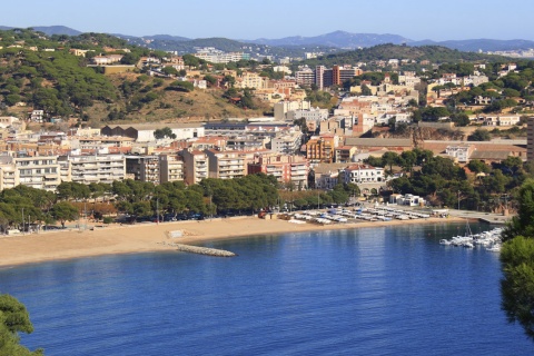 Vista de Sant Feliu de Guíxols, en Girona (Cataluña)