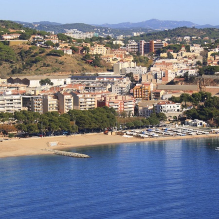 Vista de Sant Feliu de Guíxols, em Girona (Catalunha)
