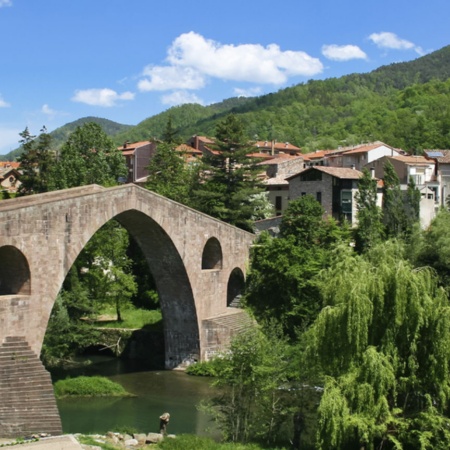Vista de Sant Joan de Les Abadesses, em Girona (Catalunha)