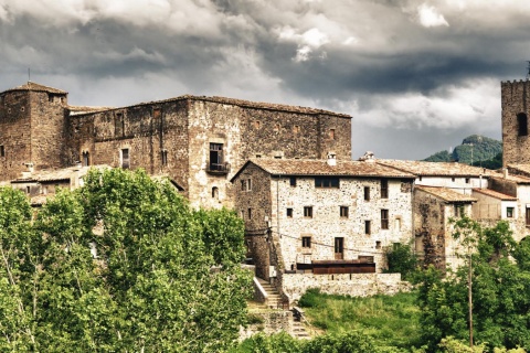 Imagem panorâmica de Santa Pau, em Girona (Catalunha)