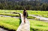 Praticante de trekking no Parque Nacional de Aigüestortes perto dos lagos do Circ de Colomers, em Lleida, Catalunha