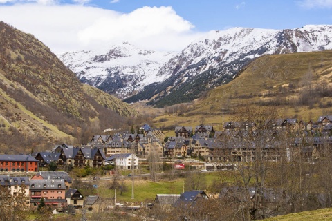 Panoramablick auf Vielha (Lleida, Katalonien)