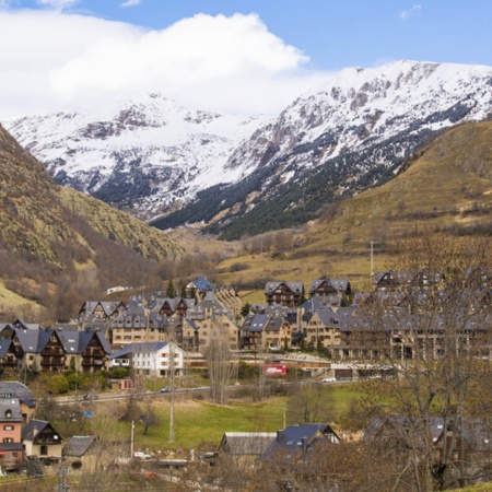 Panoramablick auf Vielha (Lleida, Katalonien)