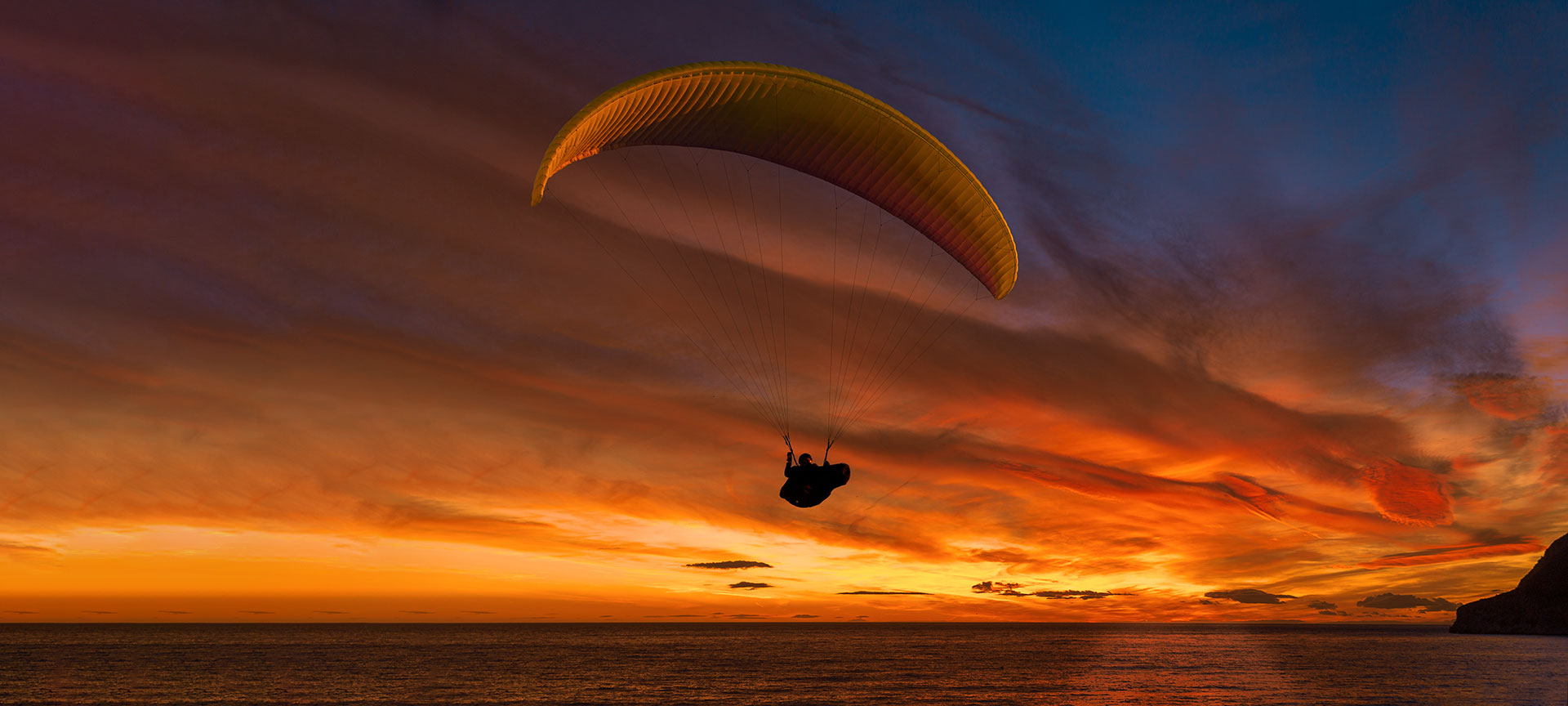 Parapente au coucher du soleil Parapente au coucher du soleil
