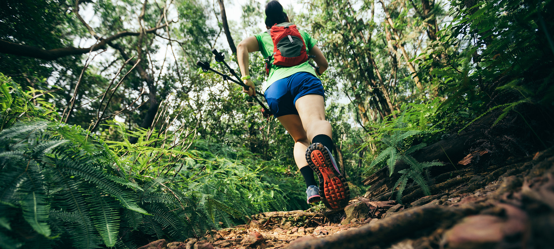 Frau beim Trailrunning Frau beim Trailrunning