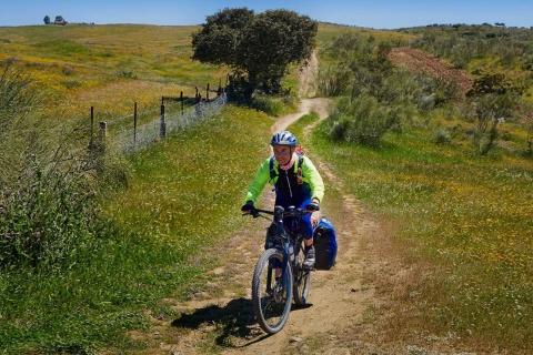  Cycliste sur la Route de l’Argent à son passage en Estrémadure