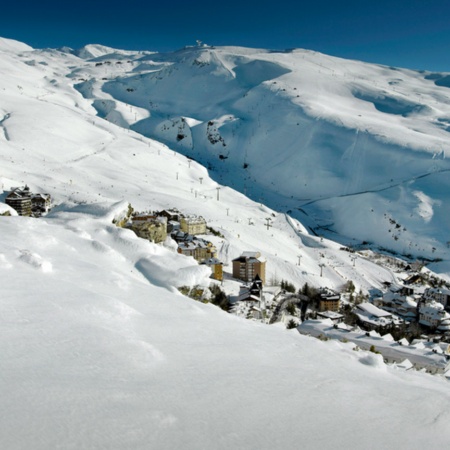 Stacja narciarska w Sierra Nevada