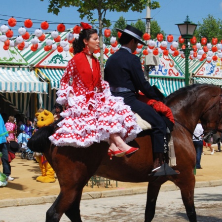 Pareja en la Feria de Abril