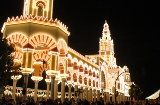 Jahrmarkt von Córdoba. Beleuchtung des Eingangs zum Festgelände