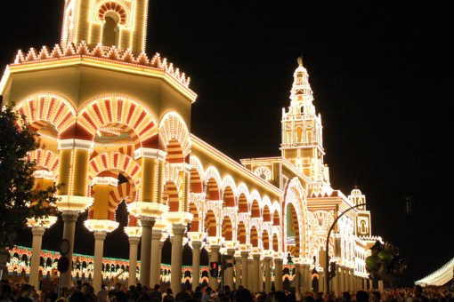 Feira de Córdova. Iluminação na entrada da feira