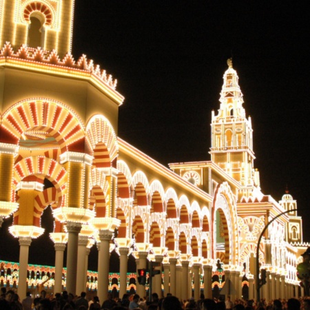 Feria de Córdoba. Iluminación en la entrada a la feria
