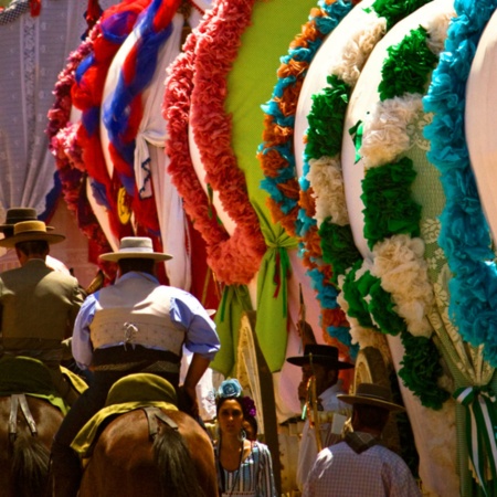 Народное гулянье на празднике Ромерия-дель-Росио