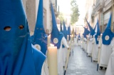 Nazarenos en la Semana Santa de Almería