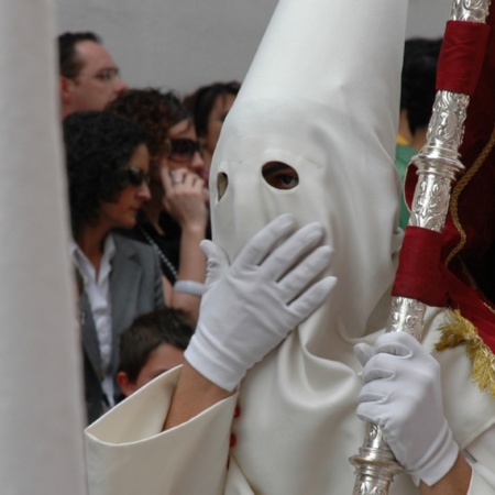 Um nazareno na Semana Santa de Córdoba