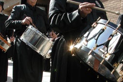 Tambores na Semana Santa de Híjar, em Teruel (Aragón)