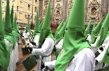 Laienbrüder und Santa Isabel-Kirche bei der Karwoche in Zaragoza