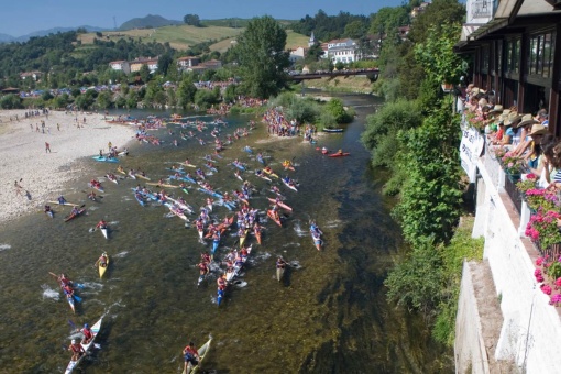 Canoeing festival. International Descent of the River Sella