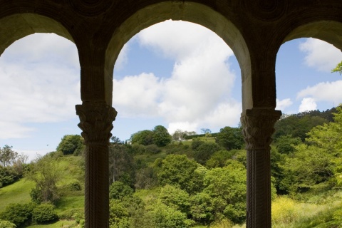 Vista de Santa María del Naranco, símbolo de Oviedo