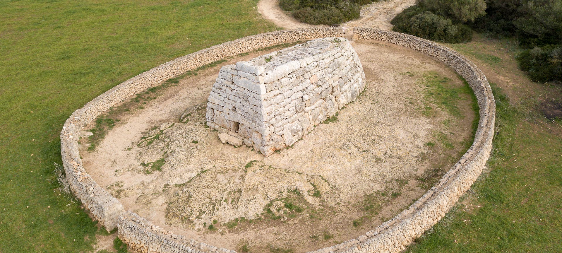 Naveta des Tudons, Menorca Naveta des Tudons, Menorca