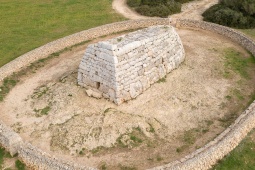 Naveta des Tudons, Menorca
