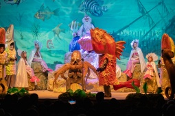 Représentation théâtrale du « Procès au fond de la mer » dans le carnaval de Santoña, Cantabrie.