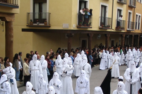 ギルドのパレード。メディナ・デ・リオセコの聖週間