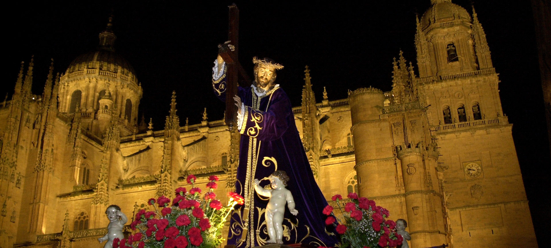 Nächtliche Prozession durch die Straßen von Salamanca