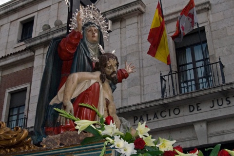 聖行列中のピエタ像。バリャドリードの聖週間