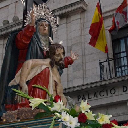 Abbild der Jungfrau La Piedad während einer Prozession. Karwoche in Valladolid