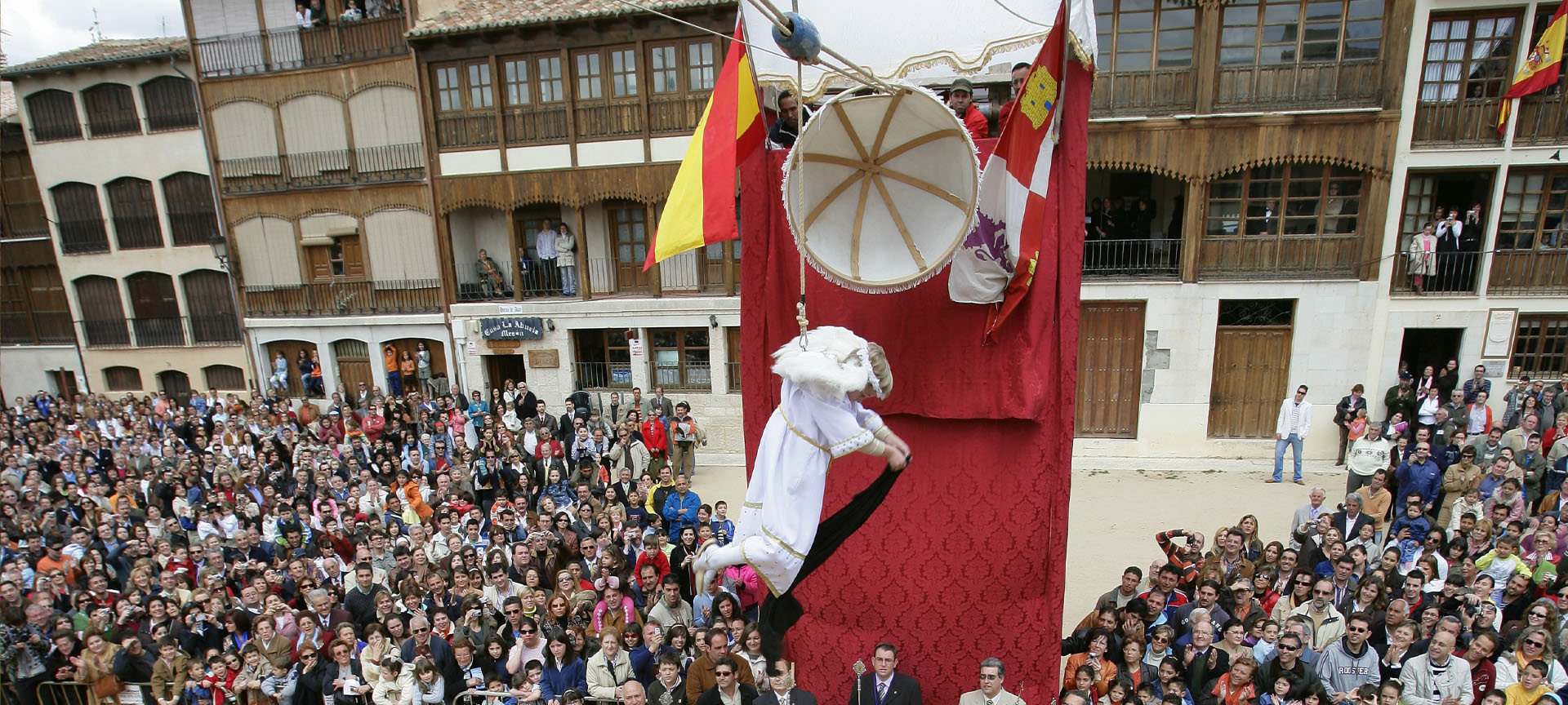 La Bajada del Ángel de Peñafiel (province de Valladolid, Castille-et-León) La Bajada del Ángel de Peñafiel (province de Valladolid, Castille-et-León)
