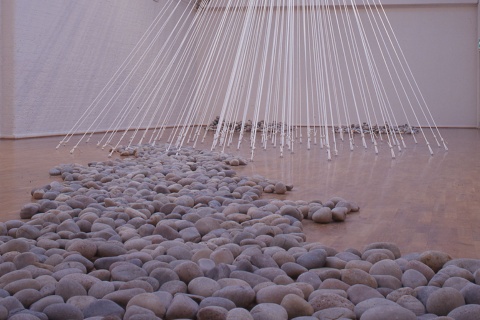 Yoko Ono, Morning Beams, 1997 and Riverbed, 1997. Installation view at Yoko Ono: Have You Seen the Horizon Lately?, Museum of Modern Art Oxford, Oxford, England, 1997. Photograph by Norman McBeath