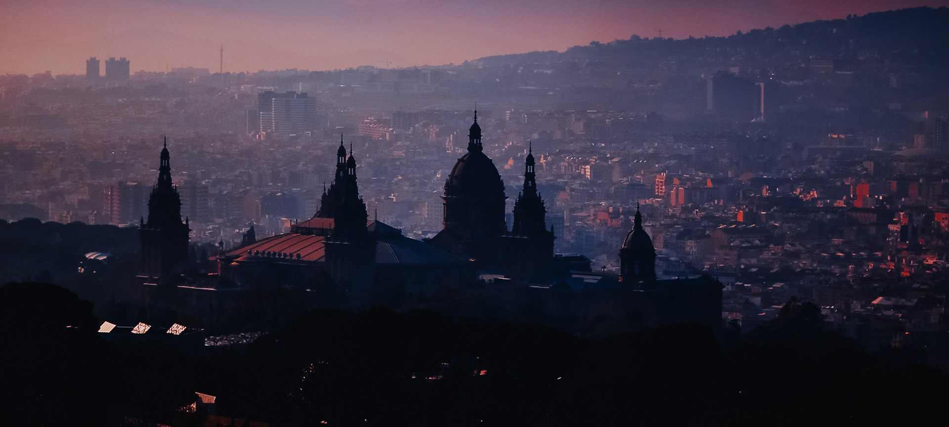 Museu Nacional de Arte da Catalunha, vista sobre o pôr do sol Museu Nacional de Arte da Catalunha, vista sobre o pôr do sol