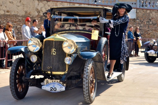 Auto auf der Internationalen Oldtimer-Rallye in Barcelona-Sitges