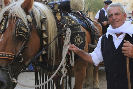 Parte della processione dei Portants de l’Aigua de Sant Magí, portatori dell