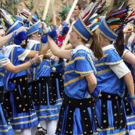 Typischer Stocktanz auf dem Fest zu Ehren der Mare de Déu de la Salut in Algemesí (Valencia)