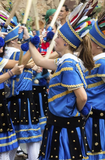 Typischer Stocktanz auf dem Fest zu Ehren der Mare de Déu de la Salut in Algemesí (Valencia)