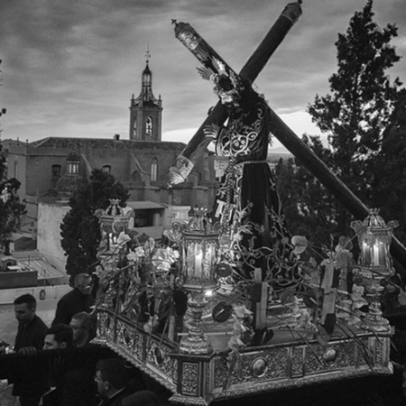 Die Prozession „Aufstieg zum Kalvarienberg“ mit dem Abbild des Jesus, Karwoche in Sagunto (Valencia)