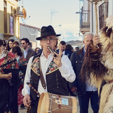 Parade der Carantoñas in Acehúche, Cáceres