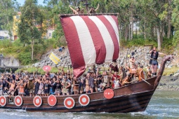 Débarquement pendant la romería viking de Catoira