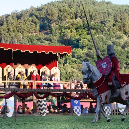 Joutes lors de la festa da Istoria de Ribadavia (province d’Ourense, Galice)