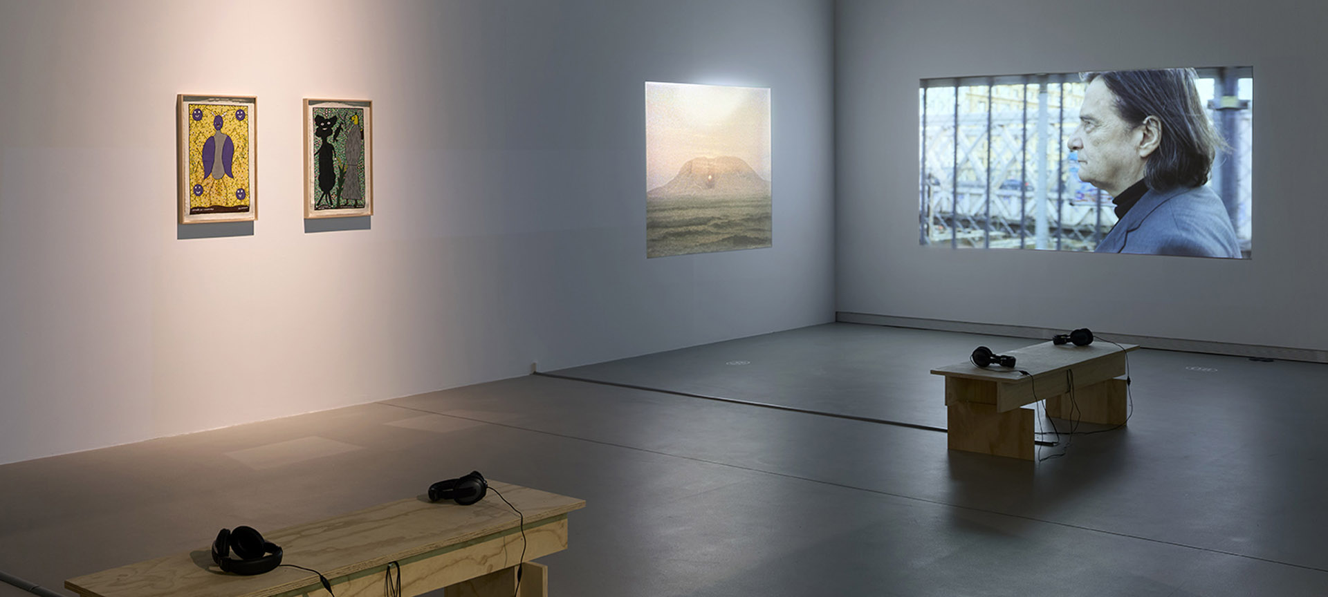 Vista de la exposición «Mirar por un círculo en un círculo de miradas». Artium Museoa