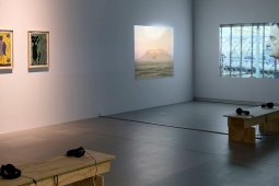 Widok wystawy «Rozglądając się po okręgu w kręgu spojrzeń». Artium Museoa