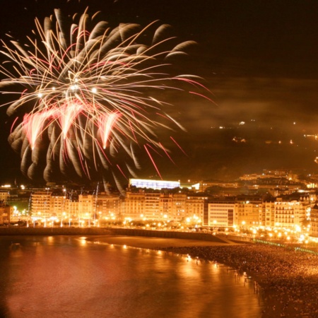 Feuerwerk bei der Großen Woche von San Sebastián