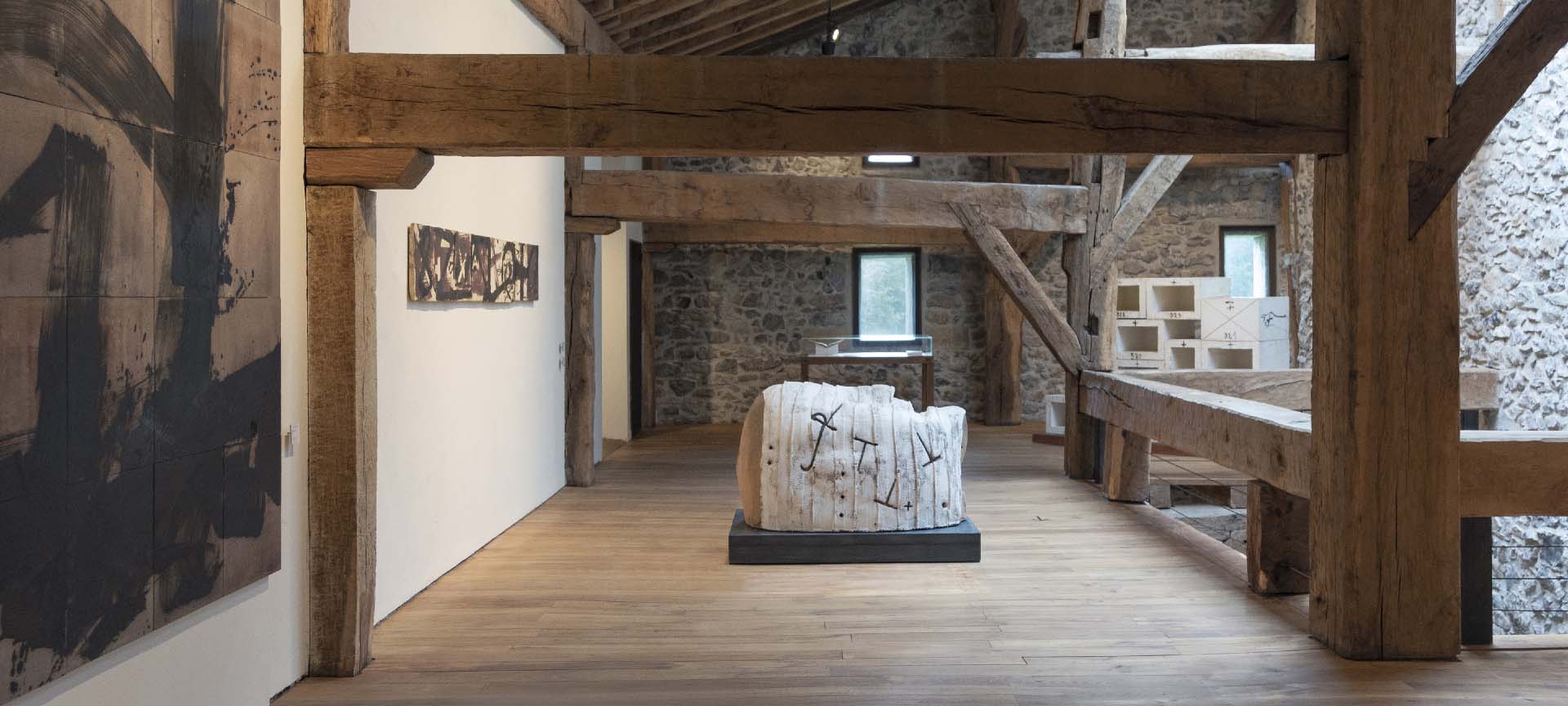 『サバラガでのタピエス」 © Fundació Antoni Tàpies, Barcelona - Vegap写真 『サバラガでのタピエス」 © Fundació Antoni Tàpies, Barcelona - Vegap写真