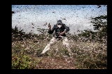 Finalista da “Foto do Ano”. Fighting Locust Invasion in East Africa