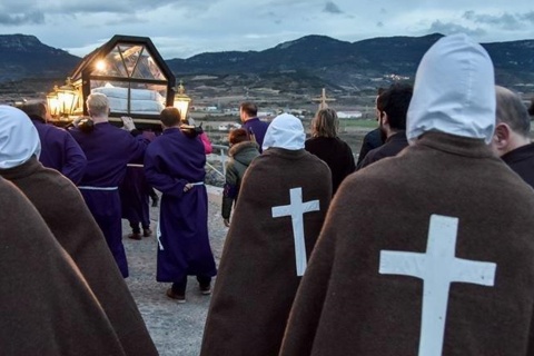 Погребение Христа «Пикаос» на Пасху в Сан-Висенте-де-ла-Сонсьерра (Ла-Риоха)